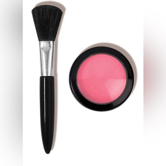 3 in 1 BB Cream/ Deluxe Blush & Brush - Picture 6 of 15